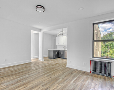 323 Midwood St - Photo Thumbnail 3