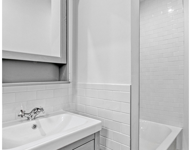 323 Midwood St - Photo Thumbnail 16