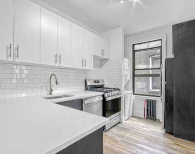 323 Midwood St - Photo Thumbnail 6