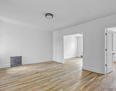 323 Midwood St - Photo Thumbnail 2