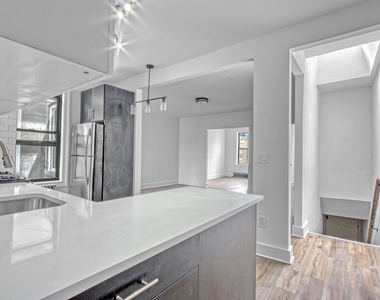 323 Midwood St - Photo Thumbnail 8