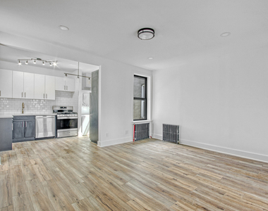 323 Midwood St - Photo Thumbnail 1