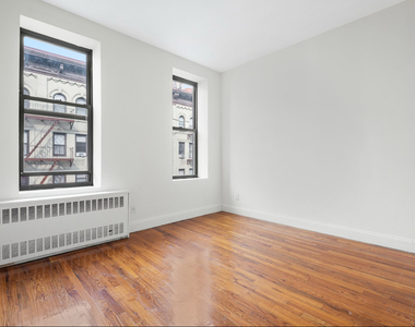 226 East 25th Street - Photo Thumbnail 2