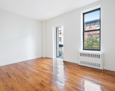 226 East 25th Street - Photo Thumbnail 3
