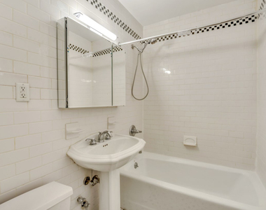 226 East 25th Street - Photo Thumbnail 2