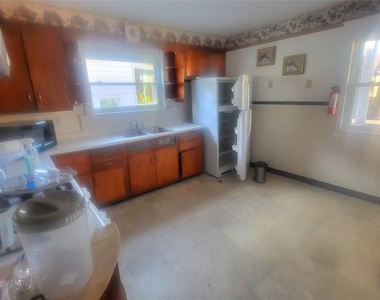 319 Mansion Street - Photo Thumbnail 6