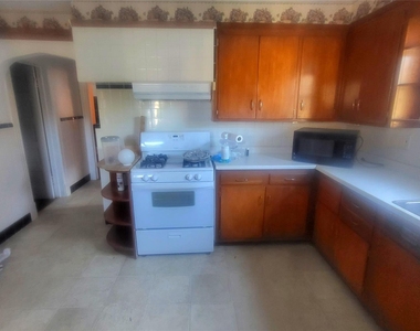 319 Mansion Street - Photo Thumbnail 5