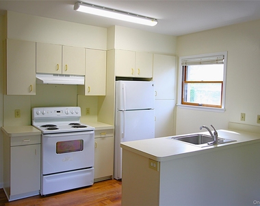 3115 Albany Post Road - Photo Thumbnail 4