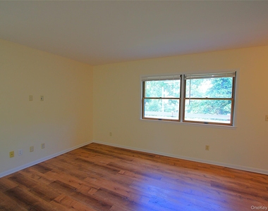 3115 Albany Post Road - Photo Thumbnail 2