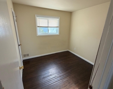 364 Broadway - Photo Thumbnail 4