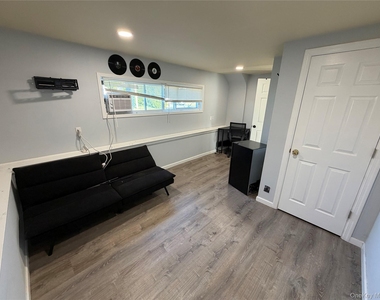 364 Broadway - Photo Thumbnail 6