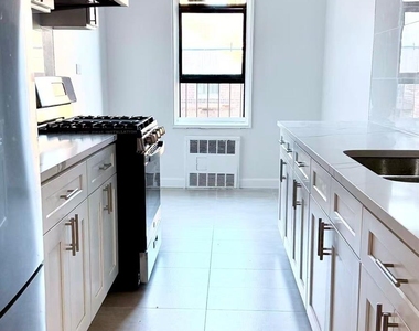 83-60 Vietor Avenue - Photo Thumbnail 2