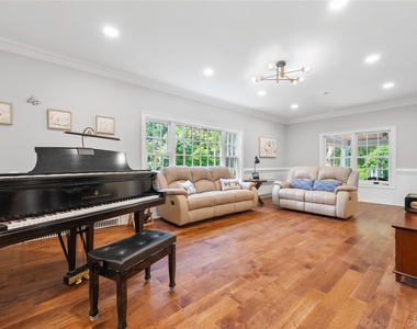 22 Crane Road - Photo Thumbnail 5