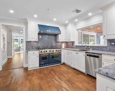 22 Crane Road - Photo Thumbnail 8