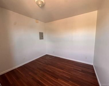 97 Waverly Street - Photo Thumbnail 3