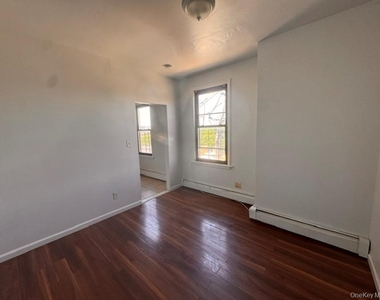 97 Waverly Street - Photo Thumbnail 4