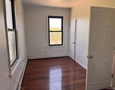 97 Waverly Street - Photo Thumbnail 7