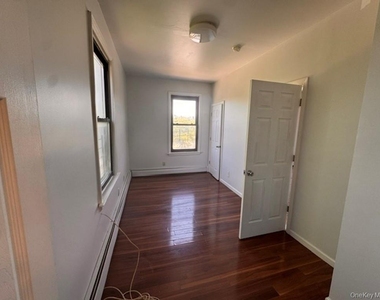 97 Waverly Street - Photo Thumbnail 6