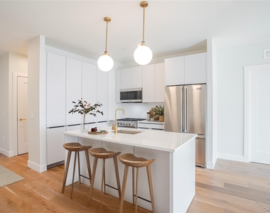 695 Merrick Avenue - Photo Thumbnail 1