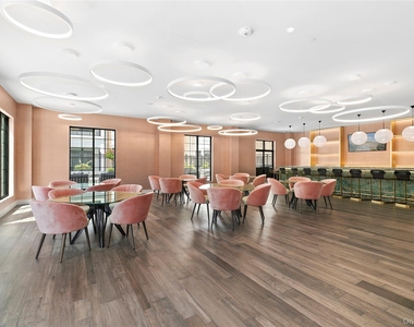 695 Merrick Avenue - Photo Thumbnail 12