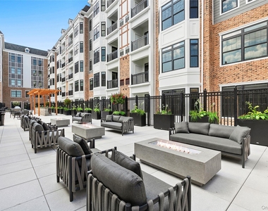 695 Merrick Avenue - Photo Thumbnail 6