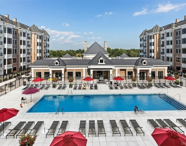 695 Merrick Avenue - Photo Thumbnail 4