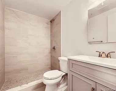 14102 Pershing Crescent - Photo Thumbnail 5