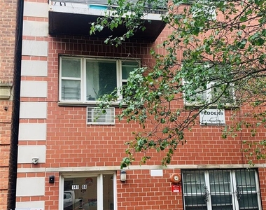 14102 Pershing Crescent - Photo Thumbnail 6
