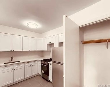 14102 Pershing Crescent - Photo Thumbnail 2