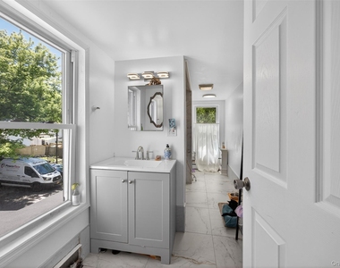 28 Academy Avenue - Photo Thumbnail 13