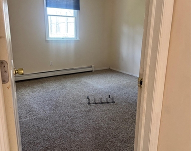 33 Hawthorne Road - Photo Thumbnail 3