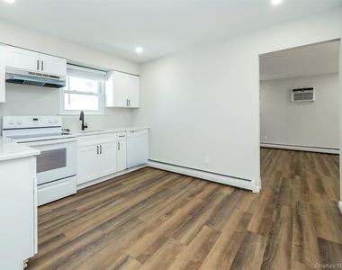 80 Maxwell Avenue - Photo Thumbnail 5