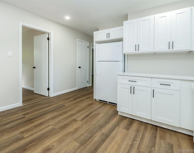 80 Maxwell Avenue - Photo Thumbnail 8