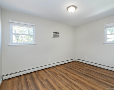 80 Maxwell Avenue - Photo Thumbnail 12