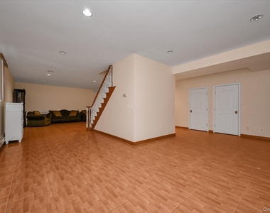 77-16 Kew Forest Lane - Photo Thumbnail 17