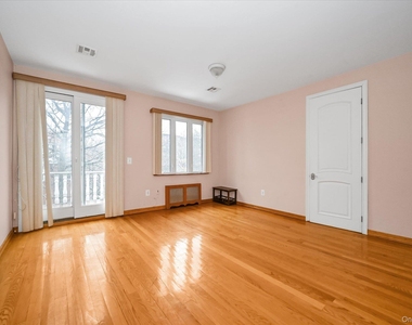 77-16 Kew Forest Lane - Photo Thumbnail 10