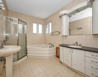 77-16 Kew Forest Lane - Photo Thumbnail 12