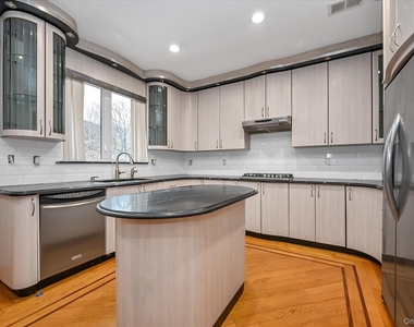 77-16 Kew Forest Lane - Photo Thumbnail 6