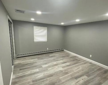 25 Newport Avenue - Photo Thumbnail 6