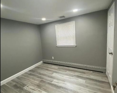 25 Newport Avenue - Photo Thumbnail 4