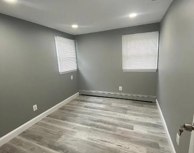 25 Newport Avenue - Photo Thumbnail 3