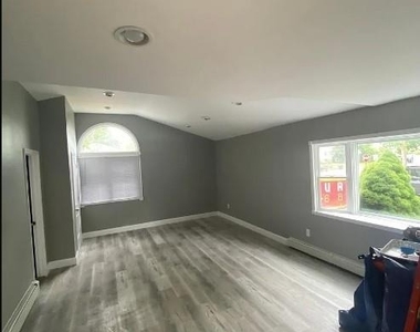 25 Newport Avenue - Photo Thumbnail 8