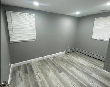 25 Newport Avenue - Photo Thumbnail 5