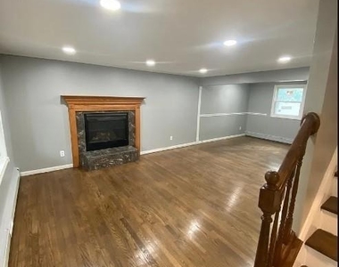 25 Newport Avenue - Photo Thumbnail 2