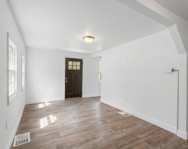 2 Benview Road - Photo Thumbnail 2