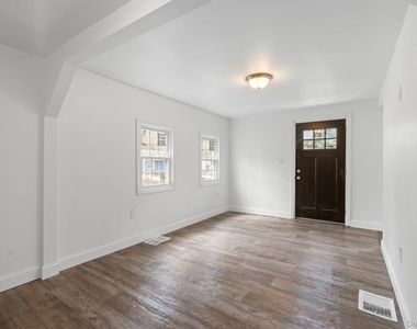 2 Benview Road - Photo Thumbnail 3