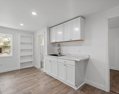 2 Benview Road - Photo Thumbnail 8