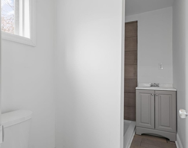 2 Benview Road - Photo Thumbnail 9