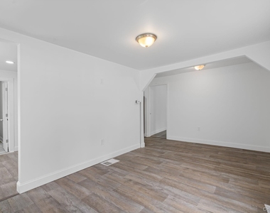 2 Benview Road - Photo Thumbnail 1