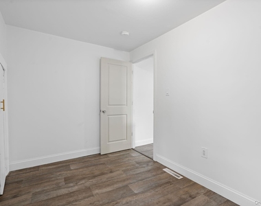 2 Benview Road - Photo Thumbnail 12